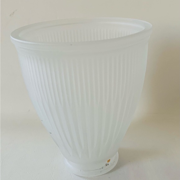 White milk glass lamp shade - Picture 5 of 9